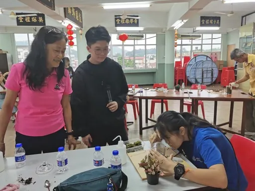 Guests at a workshop table